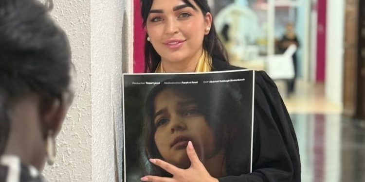 فرح الفاسي تنهي مناقشة بحث تخرجها و توجه رسالة خاصة إلى إبنتها: “كانت معايا فكل لحظة”