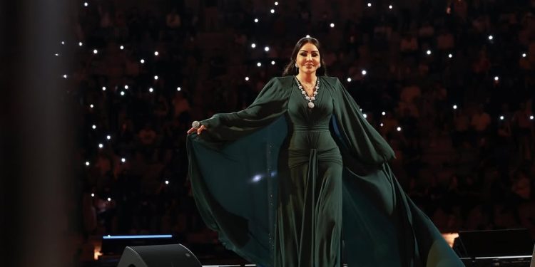 الفنانة أحلام شمسي تتألق من خلال عرض للتاريخ
