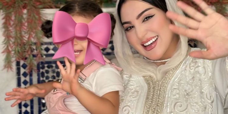 صوفيا تايتماترز تكشف عن جنس جنينها (صورة)