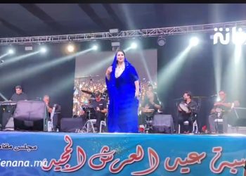 بحضور جمهور غفير..سعيدة شرف ترقص على أنغام إيقاعات الشعبي احتفالا بعيد العرش المجيد