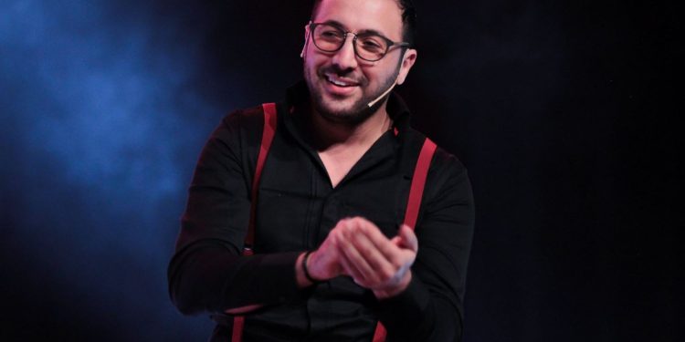 الكوميدي إيكو يحضر إلى جمهوره هذه المفاجأة..تفاصيل