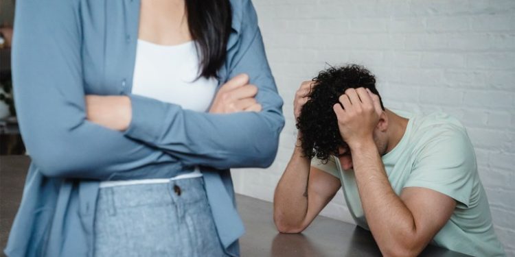 أفضل الطرق للتعامل مع الزوجة الصامتة