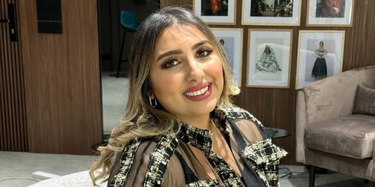 إيمان كوين تفاجئ من طرف شقيقتها دعاء بحفل “التوثيق” ..فيديو