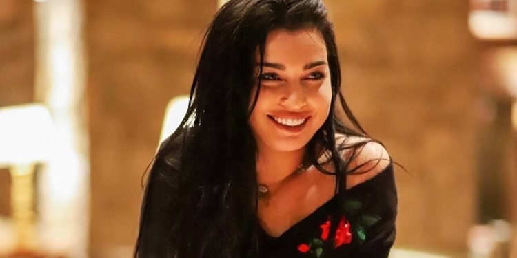 فرح الفاسي توضع بخصوص تدويناتها: “ماشي كلشي كنكتبو كيعنيني”