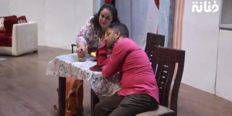سكينة درابيل في أول ظهور لها بعد وعكتها الصحية تحيي “ماكانش على البال” رفقة أبطال المسرحية