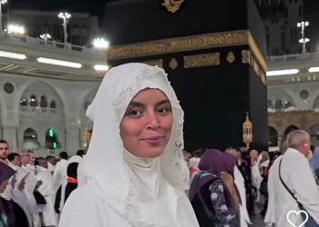 خديجة الصديقي تهدي زوجها المتوفى هشام عمرة..فيديو