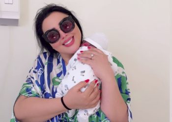 سعيدة شرف تشارك شيماء عبد العزيز فرحة المولود الأول..صورة