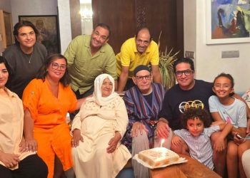 بالرغم من مرض والدهم..رشيد الوالي يحتفل بعيد ميلاد أخيه هشام وسط جو عائلي