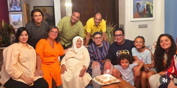 بالرغم من مرض والدهم..رشيد الوالي يحتفل بعيد ميلاد أخيه هشام وسط جو عائلي