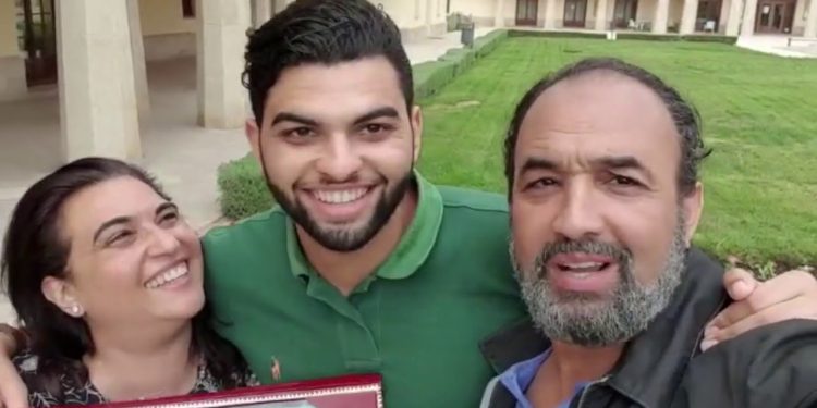 رشيد الوالي: “خودو تصاور واحتفظوا بهم فالذاكرة تنسى”