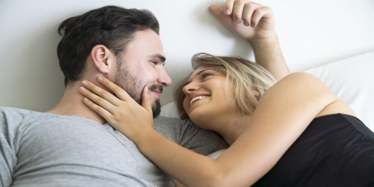 كيف تسعدين زوجك بطرق بسيطة في المنزل !