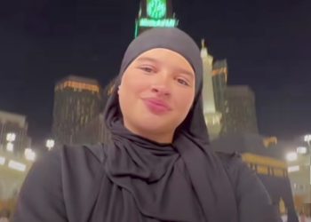 لينا أكدور تؤدي مناسك العمرة (فيديو)