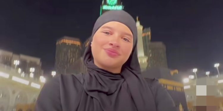 لينا أكدور تؤدي مناسك العمرة (فيديو)