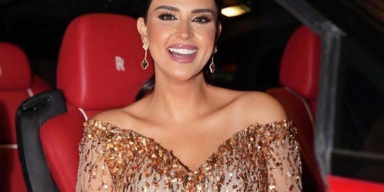 بإطلالة ساحرة..سلمى رشيد تبهر جمهورها