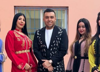 زكرياء الغافولي يفتخر بالقفطان المغربي..(صورة)