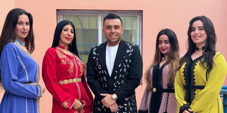 زكرياء الغافولي يفتخر بالقفطان المغربي..(صورة)