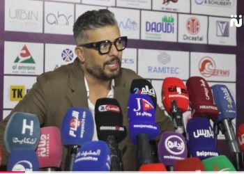 حاتم عمور يحتفي باللباس المغربي التقليدي ويكشف عن جولته العالمية: “كنزوج الناس فوق الخشبة”