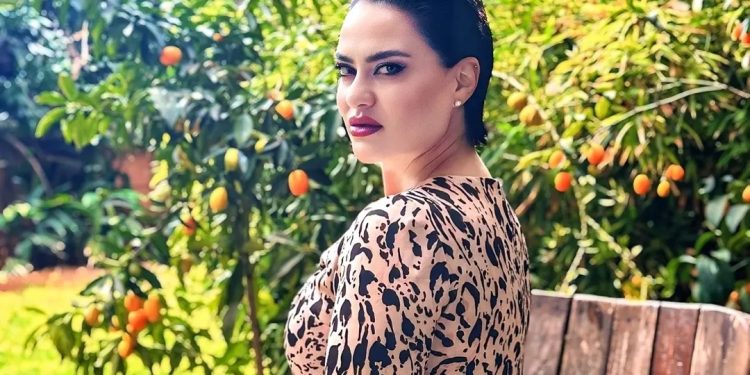 فاطمة الزهراء بناصر تكشف عن حقيقة زواجها