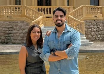 عمر بلمير يعايد أخته رجاء في عيد ميلادها