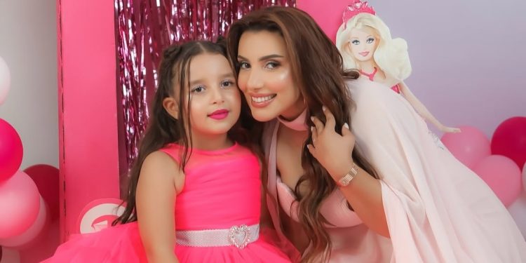 على طريقة الباربي..سحر الصديقي تحتفل بعيد ميلاد ابنتها ( صور)