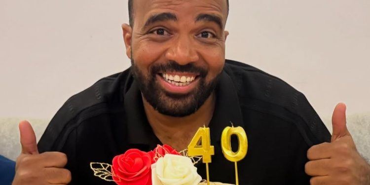 الكوميدي باسو يحتفل بعيد ميلاده الأربعين..