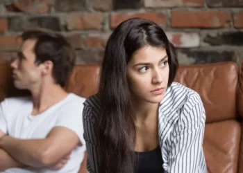 هذا ما تتعرض إليه المرأة عند عدم مجامعة زوجها لها..