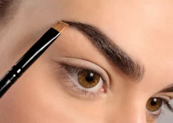 كيف أرسم حواجبي بشكل طبيعي