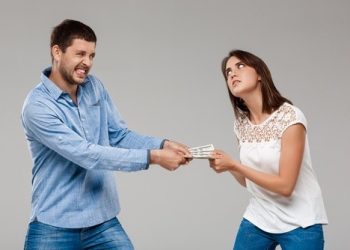 كيف تتعاملين مع الزوج البخيل