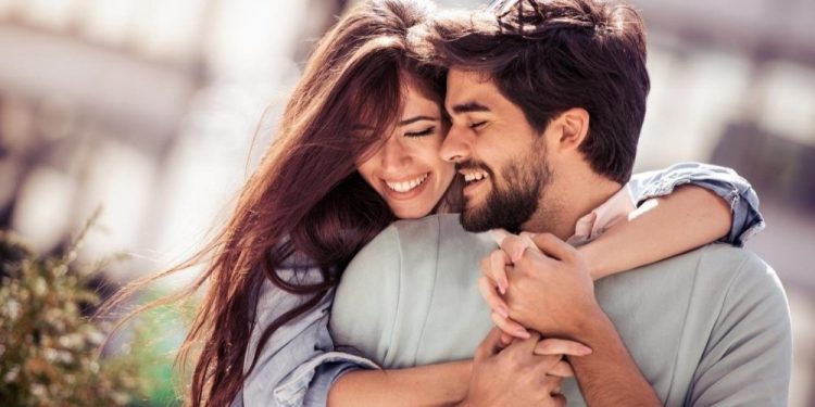 كيف تكتشفي ما يحبه فيك زوجك من خلال الأسئلة!