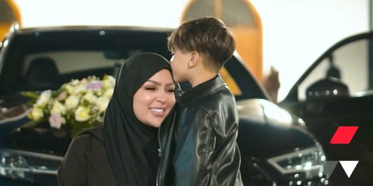 خلود البقالي تفاجئ متابعيها بارتداء الحجاب وسيارة أحلامها..فيديو