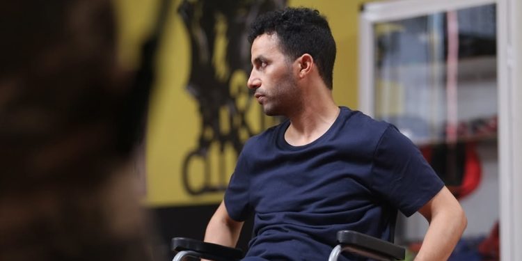 على كرسيه المتحرك.. عبد الإله رشيد: “لم أخلق إلا لأتألق”