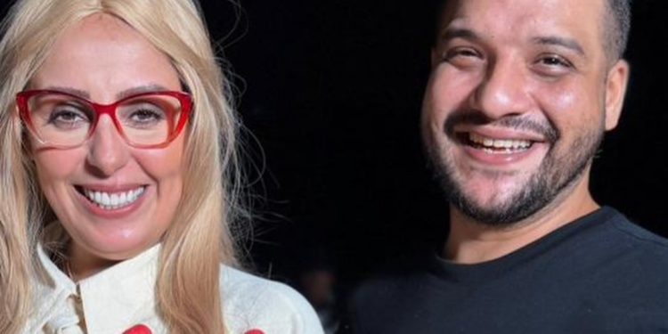 فدوى طالب تحتفل بعيد ميلادها رفقة زوجها وأصدقائها.. لحظات من الفرح والحب