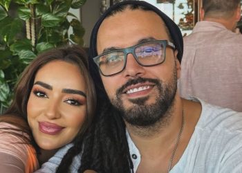 بكلمات رومانسية..عبد الفتاح الكريني يعايد زوجته جميلة البدوي
