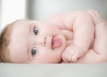 كيف نتعامل مع الطفل في السنتين الأولى؟