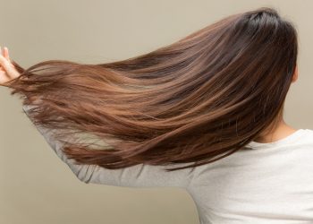 الكيراتين للشعر بين المزايا والمخاطر