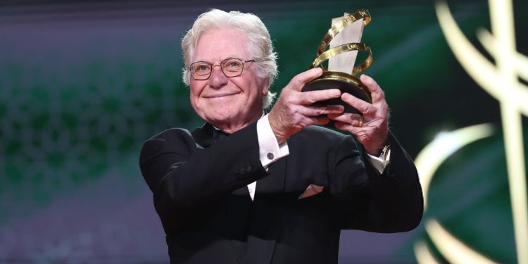 المهرجان الدولي للفيلم بمراكش يكرم الفنان المصري “حسين فهمي”