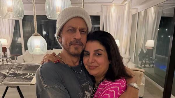 نجم بوليود شاروخان يحتفل بعيد ميلاده 60