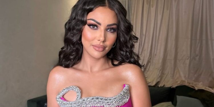 ابتسام تسكت تستعد لإحياء حفل فني بكلميم بمناسبة المسيرة الخضراء