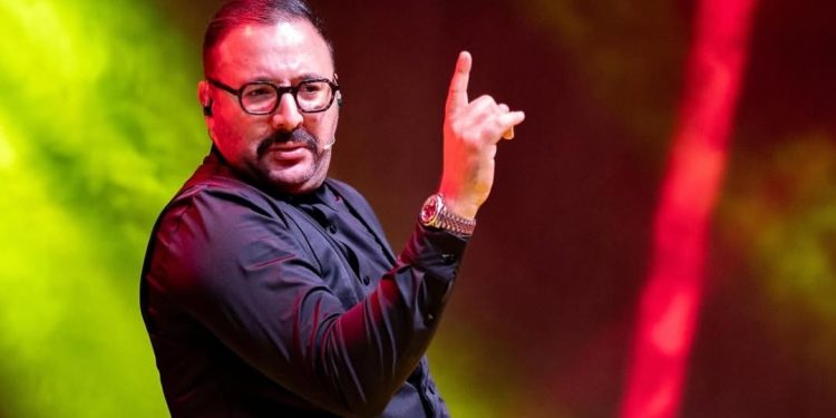 عرض “الحب” للفنان إيكو بمدينة شفشاون
