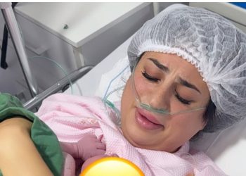 بالصور..المدونة المغربية فايزة الطاهري ترزق بطفلتها الأولى “سكينة”