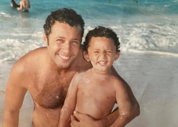 أحمد فهمي يعايد ابنه في عيد ميلاده بصورة من الذكريات