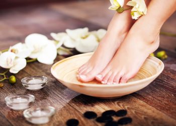 العناية بالأرجل وتوريدها بطرق منزلية