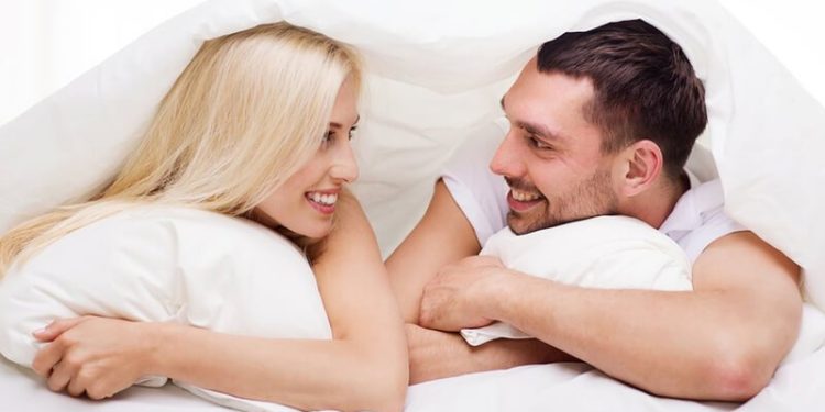 تغيير الوضعيات الجنسية للزوجين وأثره على العلاقة