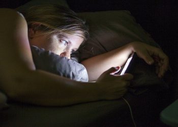 تغيير عادات تأخر الزوج ليلا… حلول فعالة