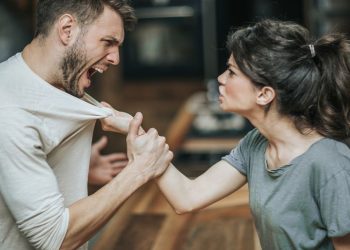 العنف بين الزوجين..كيف ينعكس على العلاقة الجنسية؟