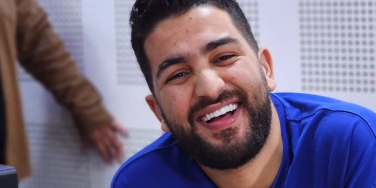 بالفيديو..المدون صابر الشاوني يؤدي العمرة للمرة الثانية