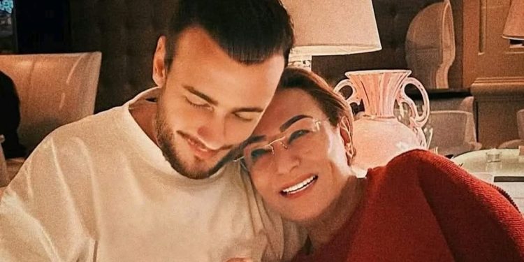 بكلمات مؤثرة..سعد لمجرد يعايد والدته في عيد ميلادها