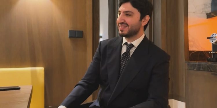 محمد شاكر يفتخر بالغناء للوطن العربي في كأس إفريقيا (فيديو)
