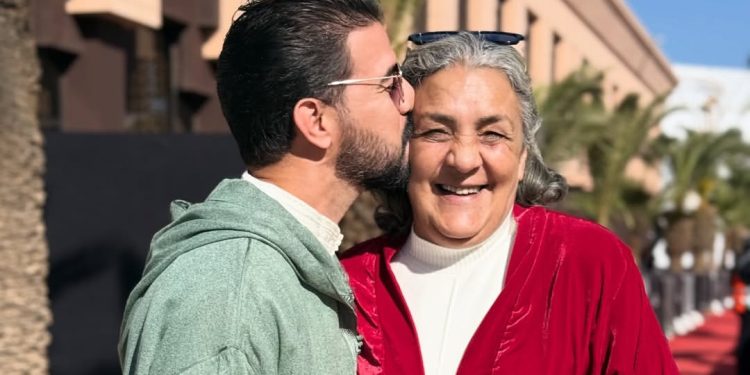 من مراكش..عمر لطفي يصف الفنانة راوية ب”الحب الغالية”