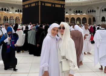 بسمة بوسيل تفاجئ جمهورها برحلة روحانية إلى الديار المقدسة